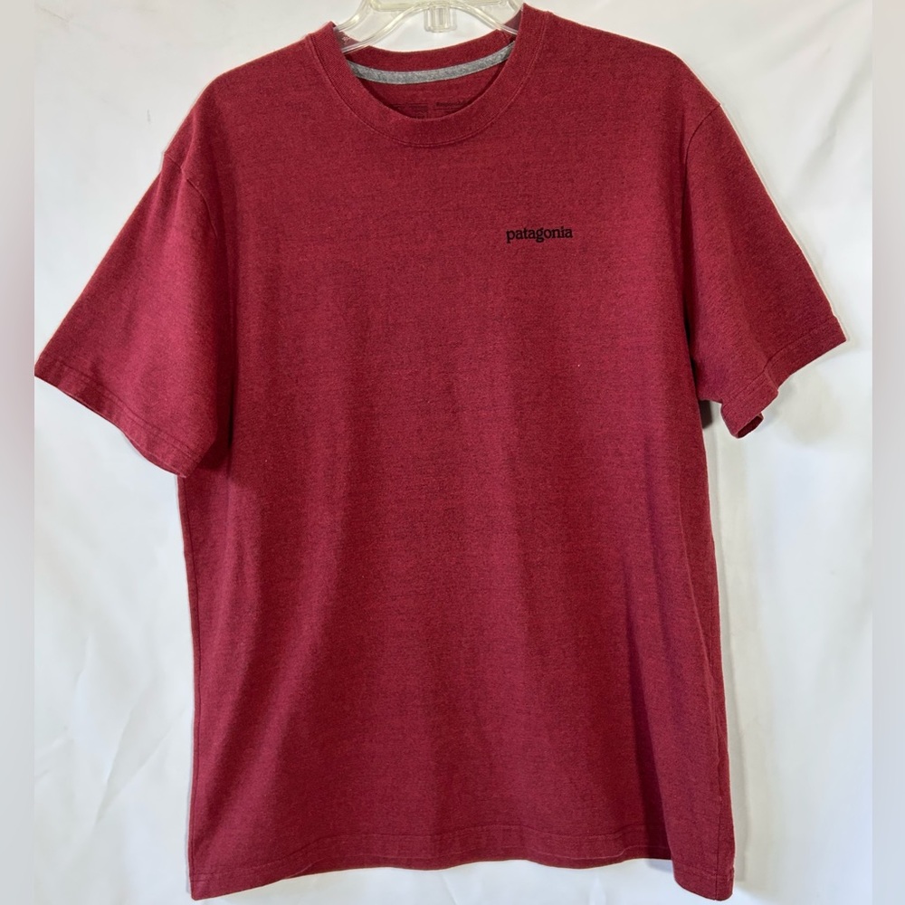PATAGONIA RED MAROON BACK LOGO SPELL OUT HIKING OUTDOORS S/S SHIRT MENS LARGE